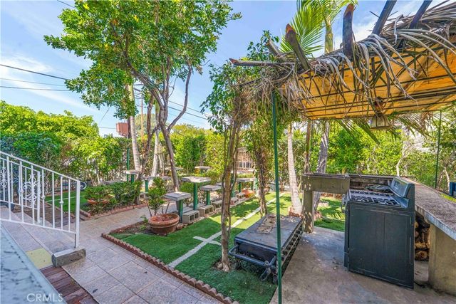 736 W 41st Place, Los Angeles, CA 90037