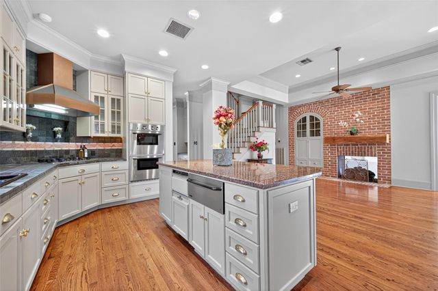 16703 Southern Oaks Drive, Houston, TX 77068