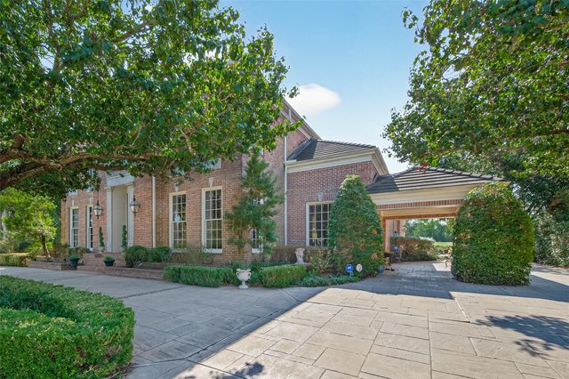 16703 Southern Oaks Drive, Houston, TX 77068