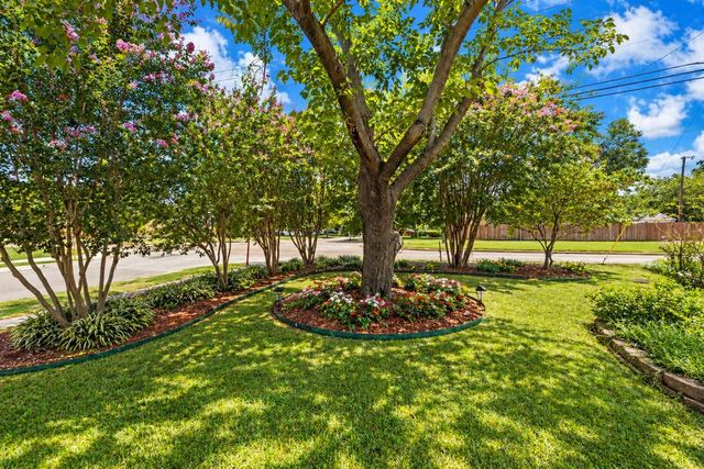 10382 Newcombe Drive, Dallas, TX 75228