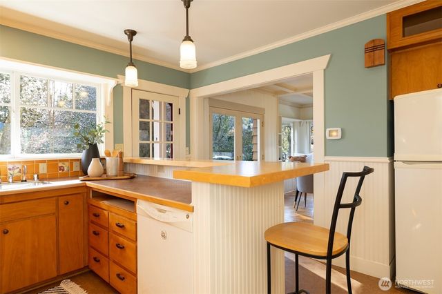 2332 45th Avenue SW, Seattle, WA 98116