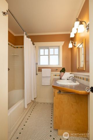 2332 45th Avenue SW, Seattle, WA 98116