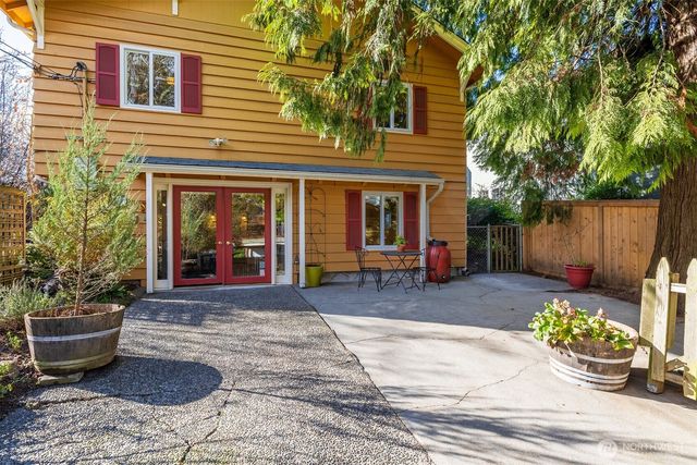 2332 45th Avenue SW, Seattle, WA 98116