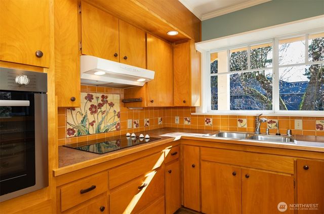 2332 45th Avenue SW, Seattle, WA 98116