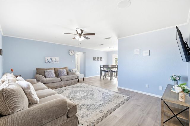 3873 Lois Road E, Sanger, TX 76266