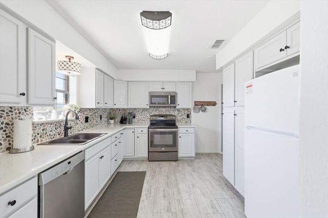 3873 Lois Road E, Sanger, TX 76266