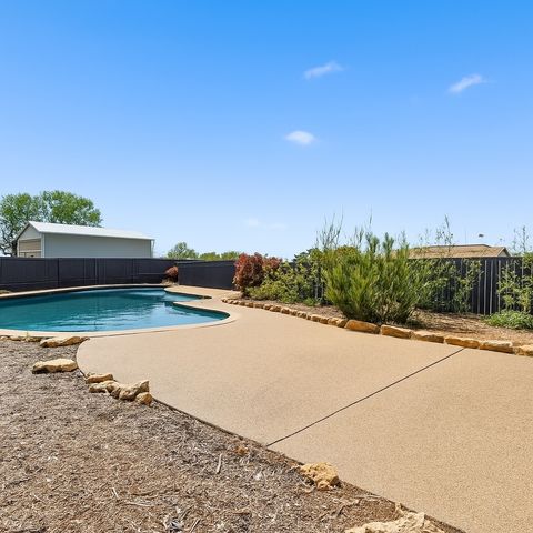 3873 Lois Road E, Sanger, TX 76266
