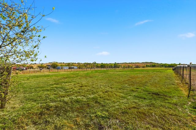 3873 Lois Road E, Sanger, TX 76266