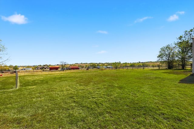 3873 Lois Road E, Sanger, TX 76266