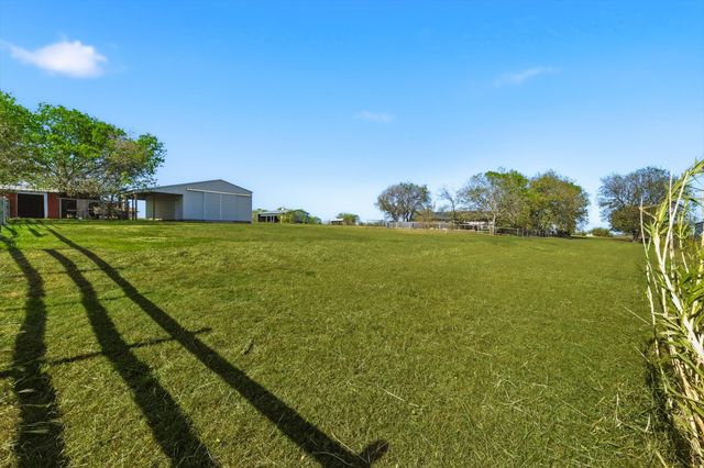 3873 Lois Road E, Sanger, TX 76266