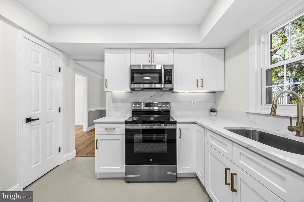 Image 14 of property listing at 1425 GROUSE CT, Frederick, MD 21703