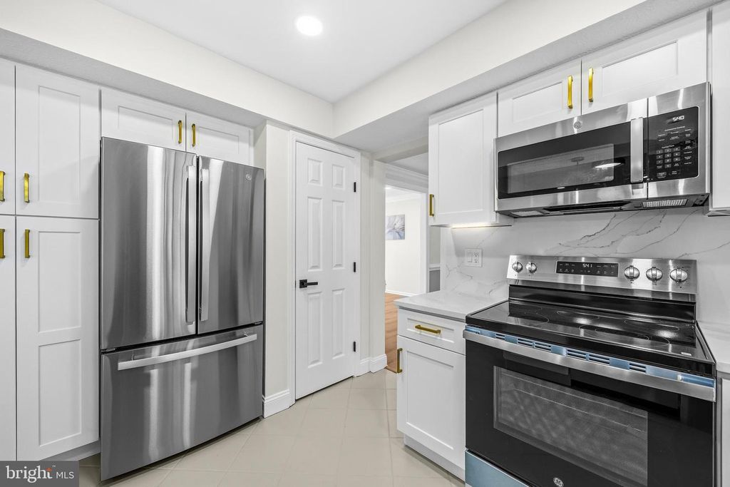 Image 15 of property listing at 1425 GROUSE CT, Frederick, MD 21703