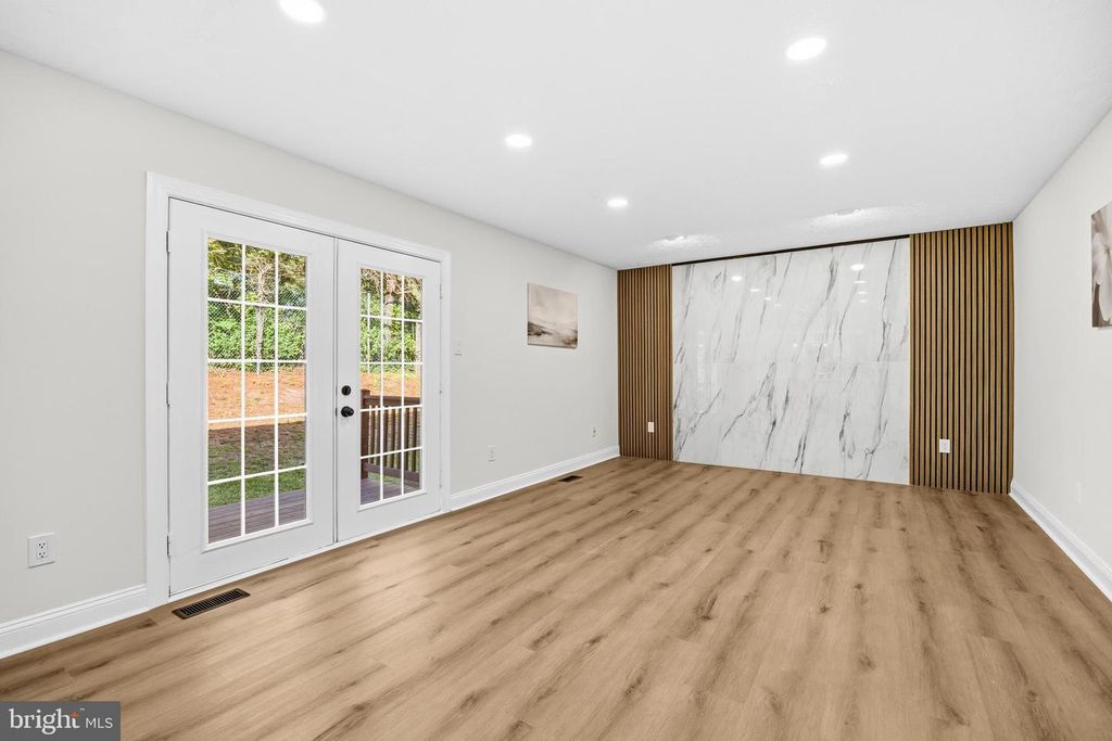 Image 22 of property listing at 1425 GROUSE CT, Frederick, MD 21703