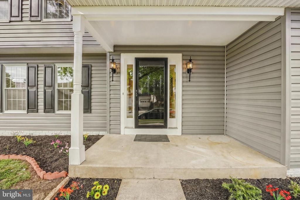 Image 3 of property listing at 1425 GROUSE CT, Frederick, MD 21703