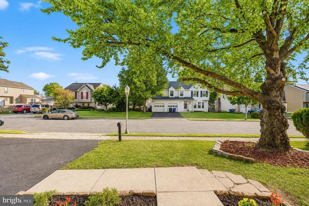 Image 4 of property listing at 1425 GROUSE CT, Frederick, MD 21703
