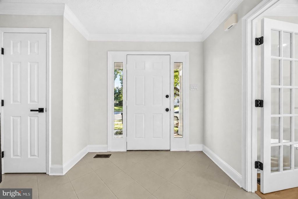 Image 6 of property listing at 1425 GROUSE CT, Frederick, MD 21703