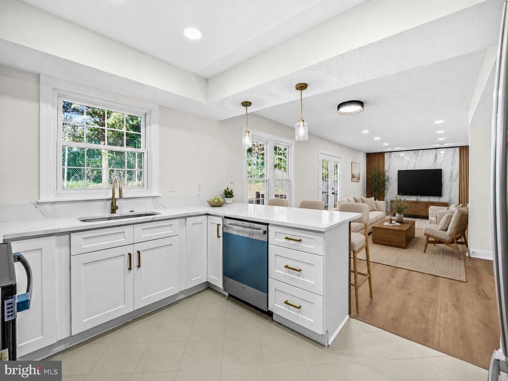 Image 9 of property listing at 1425 GROUSE CT, Frederick, MD 21703