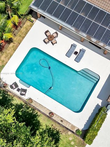 11850 Oak Leaf Dr., Davie, FL 33330