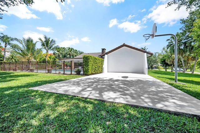 11850 Oak Leaf Dr., Davie, FL 33330