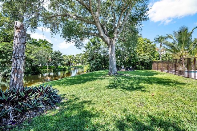 11850 Oak Leaf Dr., Davie, FL 33330