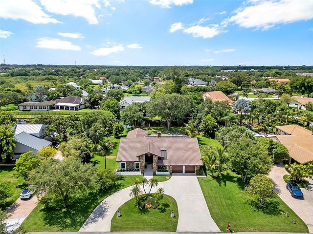 11850 Oak Leaf Dr., Davie, FL 33330