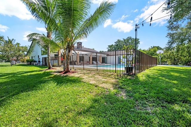 11850 Oak Leaf Dr., Davie, FL 33330