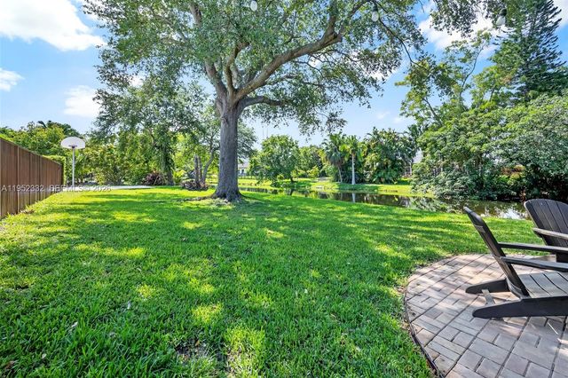 11850 Oak Leaf Dr., Davie, FL 33330