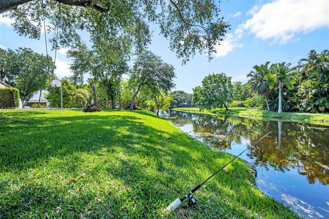 11850 Oak Leaf Dr., Davie, FL 33330