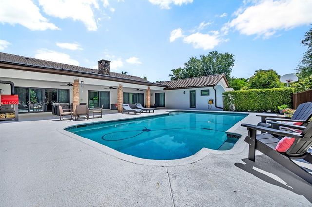 11850 Oak Leaf Dr., Davie, FL 33330