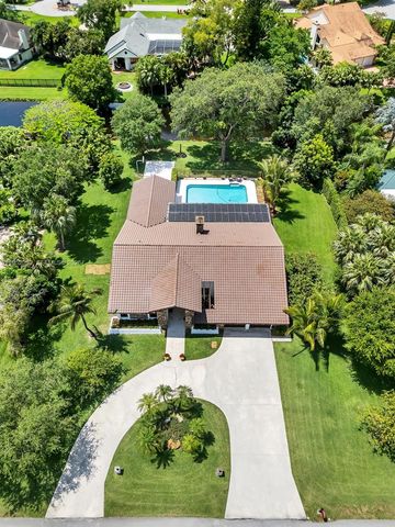 11850 Oak Leaf Dr., Davie, FL 33330