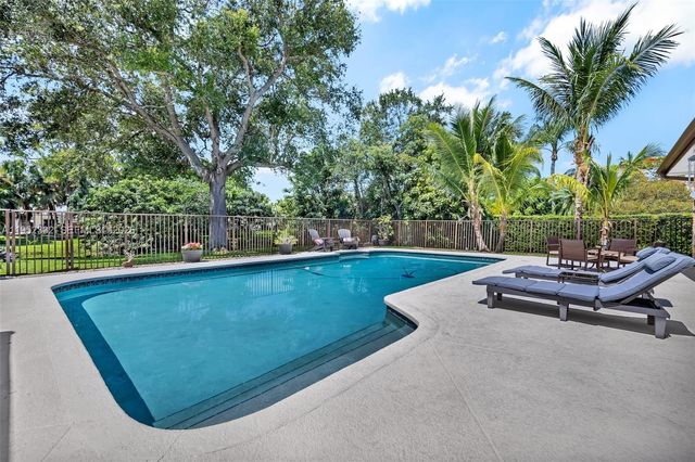 11850 Oak Leaf Dr., Davie, FL 33330