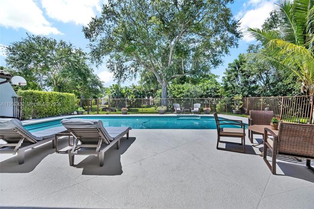 11850 Oak Leaf Dr., Davie, FL 33330