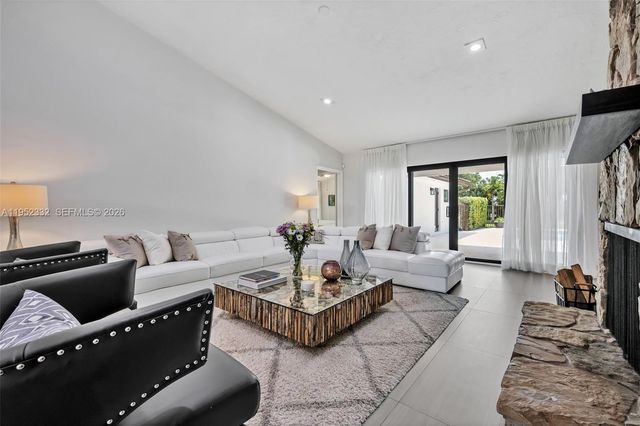 11850 Oak Leaf Dr., Davie, FL 33330