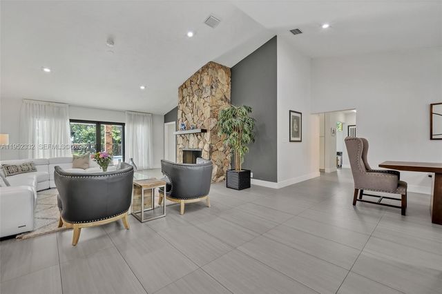 11850 Oak Leaf Dr., Davie, FL 33330