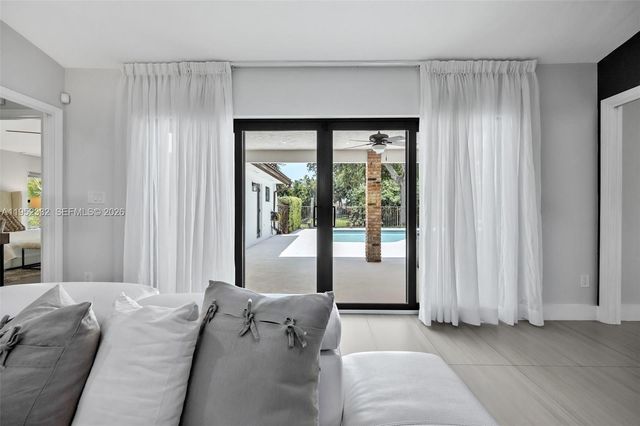 11850 Oak Leaf Dr., Davie, FL 33330