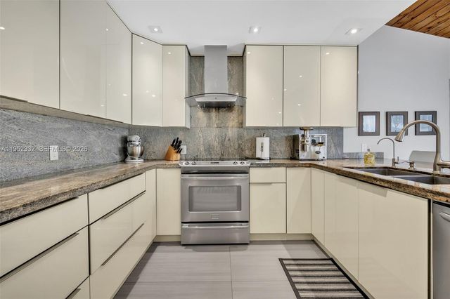 11850 Oak Leaf Dr., Davie, FL 33330