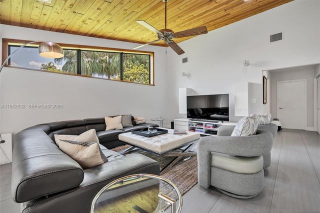 11850 Oak Leaf Dr., Davie, FL 33330