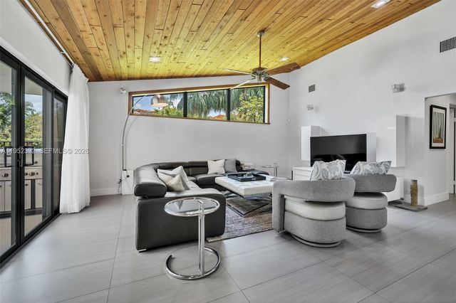 11850 Oak Leaf Dr., Davie, FL 33330