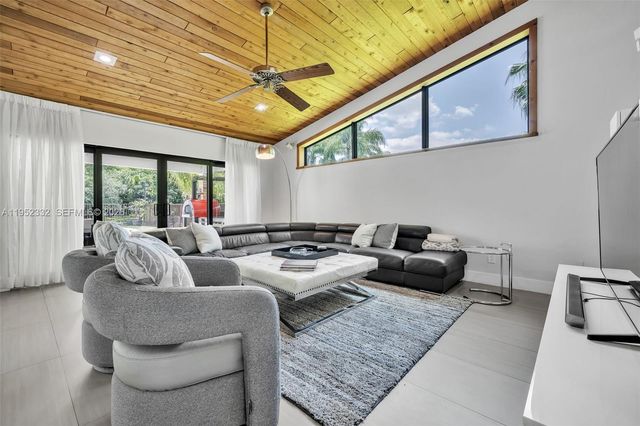 11850 Oak Leaf Dr., Davie, FL 33330