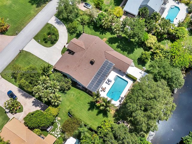 11850 Oak Leaf Dr., Davie, FL 33330