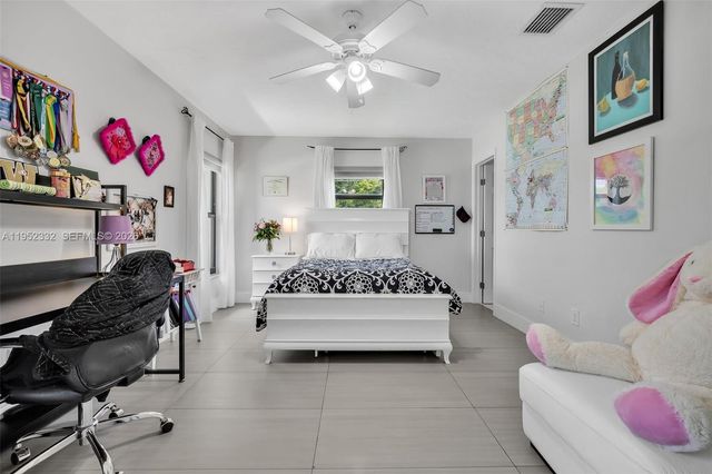 11850 Oak Leaf Dr., Davie, FL 33330