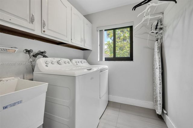 11850 Oak Leaf Dr., Davie, FL 33330