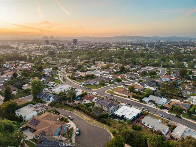 5261 Weatherford Dr, Los Angeles, CA 90008
