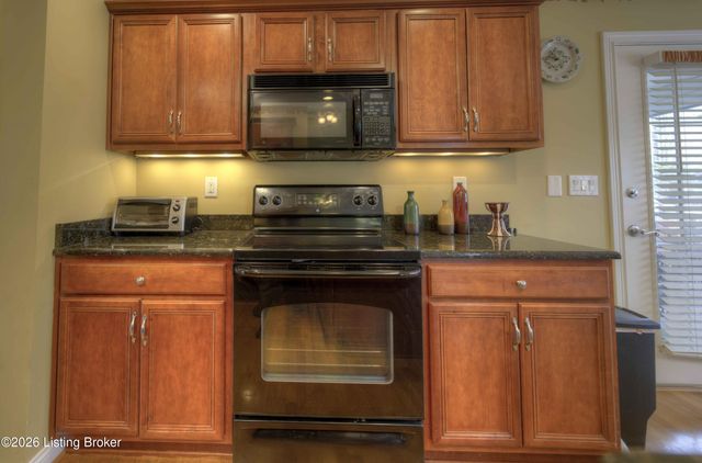 5125 Oaklawn Park Dr, Louisville, KY 40299