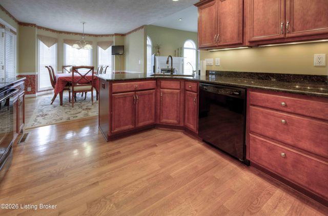 5125 Oaklawn Park Dr, Louisville, KY 40299