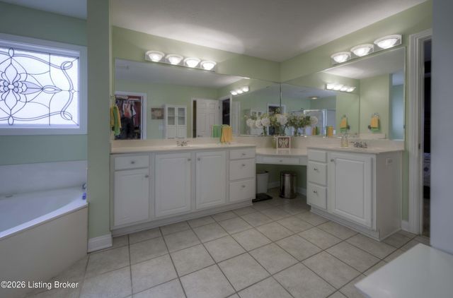 5125 Oaklawn Park Dr, Louisville, KY 40299