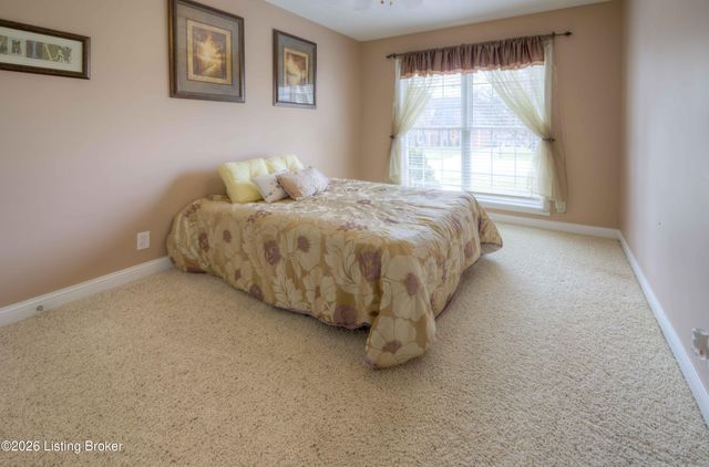 5125 Oaklawn Park Dr, Louisville, KY 40299