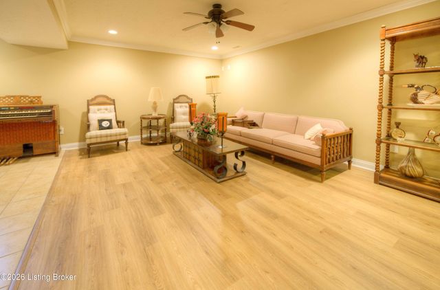 5125 Oaklawn Park Dr, Louisville, KY 40299