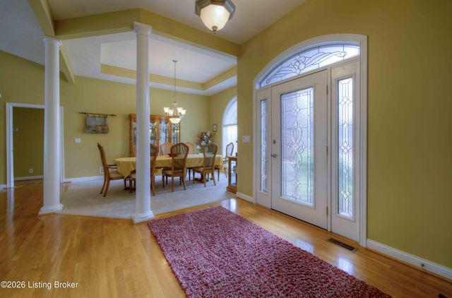 5125 Oaklawn Park Dr, Louisville, KY 40299