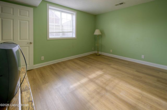 5125 Oaklawn Park Dr, Louisville, KY 40299